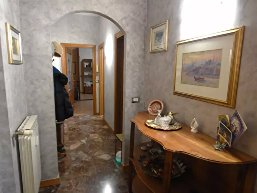 Immagine 3 di Appartamento in vendita  in Via Monte Fumaiolo a Roma