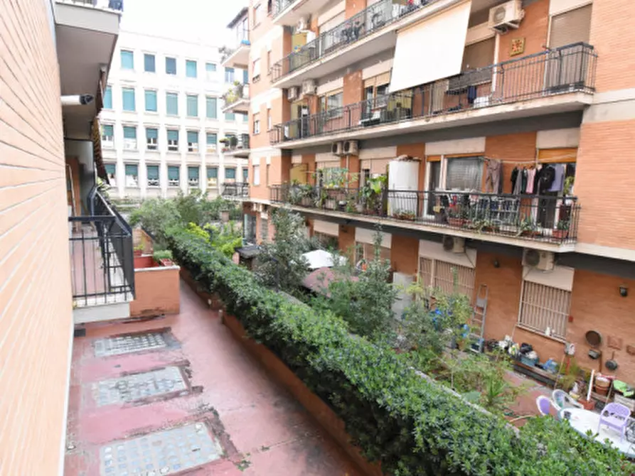 Immagine 21 di Appartamento in vendita  in Via Monte Fumaiolo a Roma