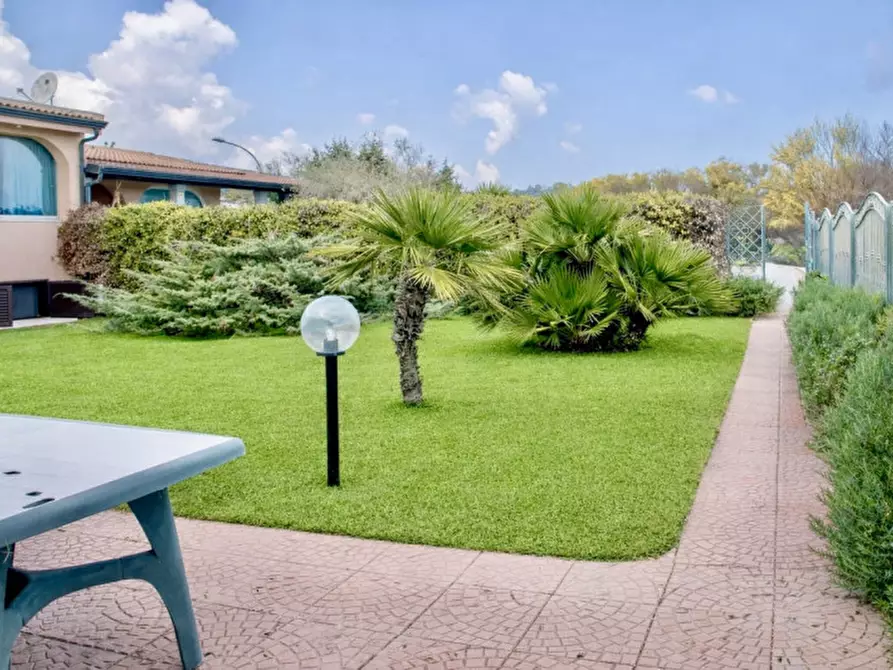 Immagine 36 di Villetta a schiera in vendita  in Via dei Ciclamini a Siniscola