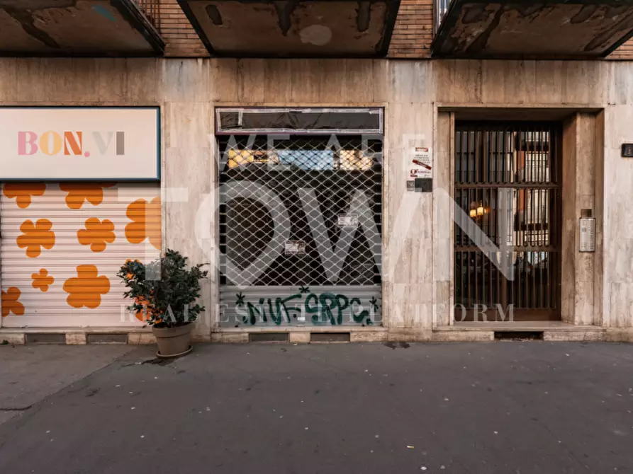 Immagine 18 di Negozio in affitto  in Via Cola di Rienzo 11 a Milano