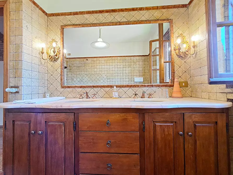 Immagine 31 di Rustico / casale in vendita  a Magione