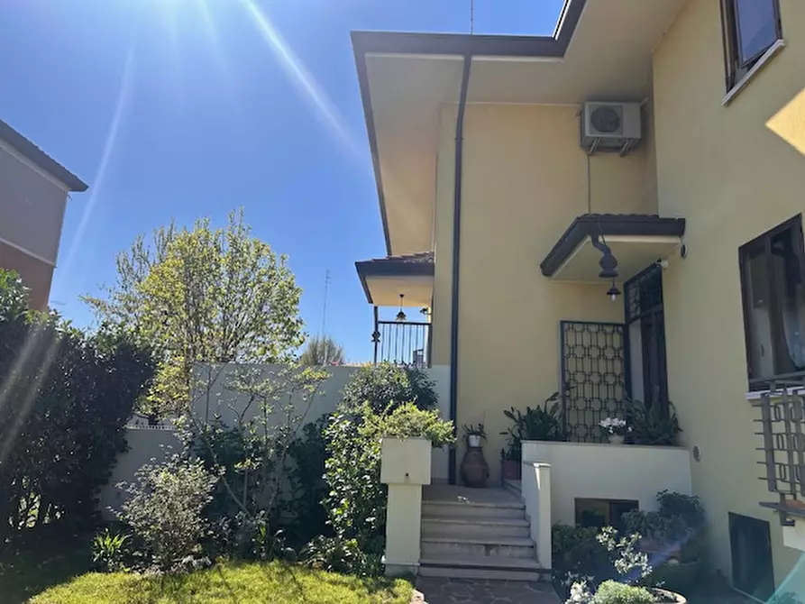 Immagine 6 di Casa bifamiliare in vendita  in Quartiere Abruzzo a Castelfranco Veneto