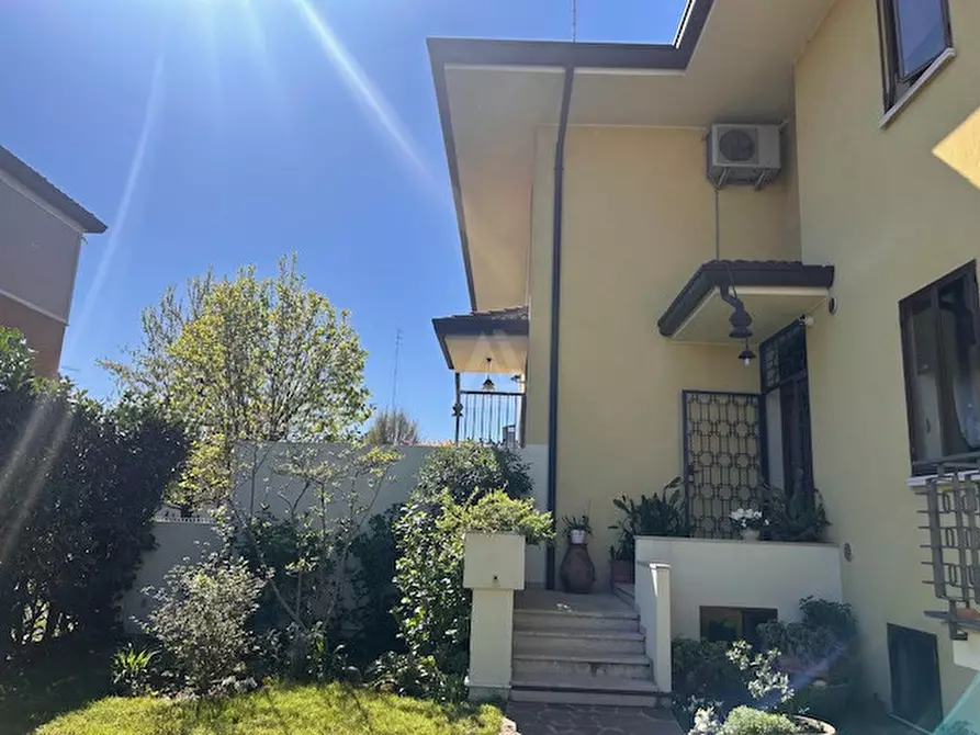 Immagine 6 di Casa bifamiliare in vendita  in Quartiere Abruzzo a Castelfranco Veneto