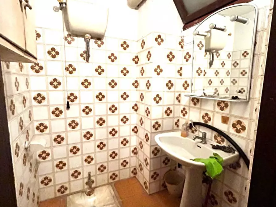 Immagine 11 di Magazzino in vendita  in Via Euclide a Verona