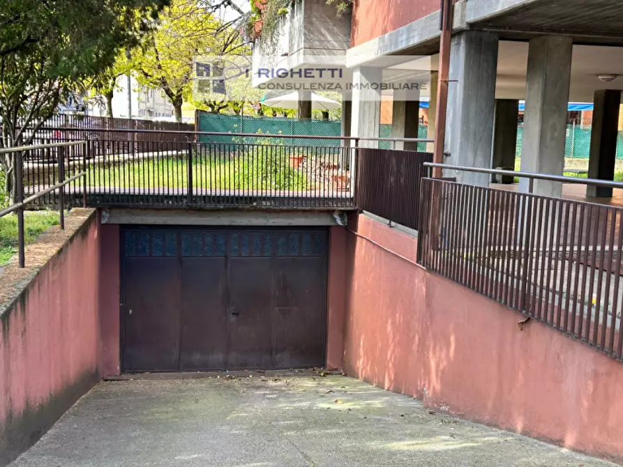 Immagine 12 di Magazzino in vendita  in Via Euclide a Verona
