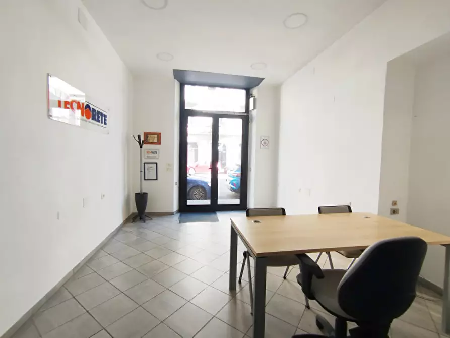 Immagine 1 di Negozio in affitto  in Via Dante Di Nanni 24/B a Torino