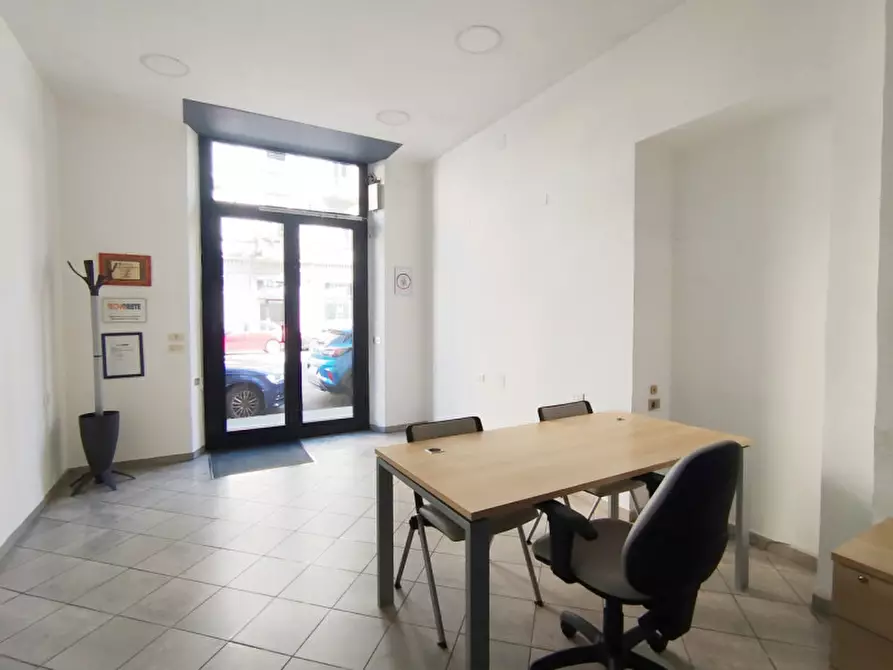 Immagine 2 di Negozio in affitto  in Via Dante Di Nanni 24/B a Torino