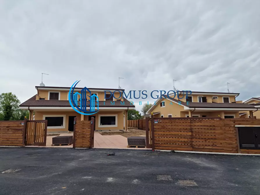 Immagine 1 di Villa in vendita  in Via della Luna a Ladispoli