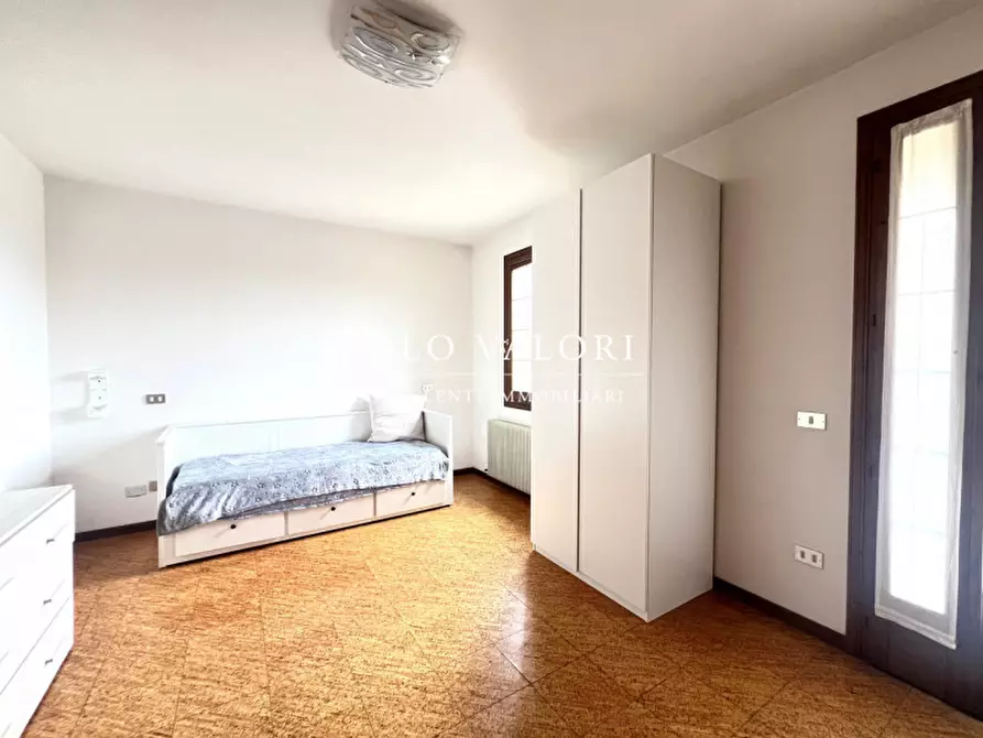 Immagine 8 di Casa trifamiliare in vendita  a Castelfranco Veneto