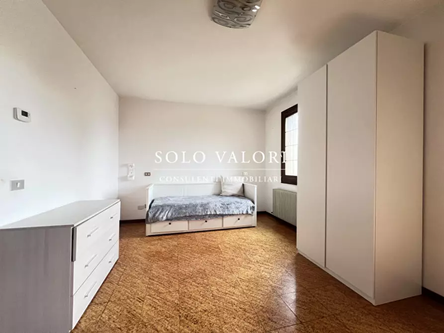 Immagine 9 di Casa trifamiliare in vendita  a Castelfranco Veneto