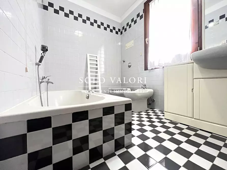 Immagine 11 di Casa trifamiliare in vendita  a Castelfranco Veneto