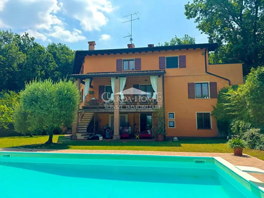 Immagine 2 di Villa in vendita  in Viale Guglielmo Marconi a Desenzano Del Garda