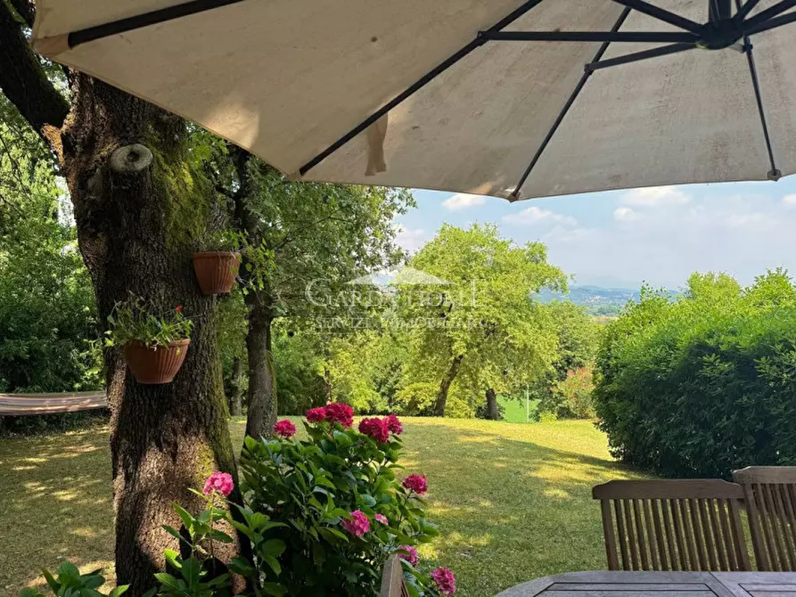 Immagine 3 di Villa in vendita  in Viale Guglielmo Marconi a Desenzano Del Garda