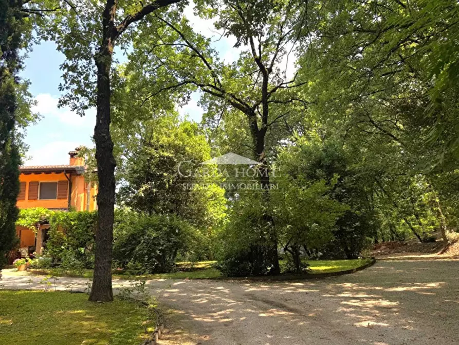 Immagine 23 di Villa in vendita  in Viale Guglielmo Marconi a Desenzano Del Garda