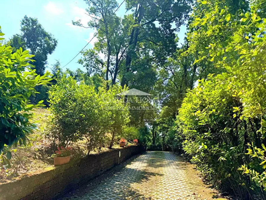 Immagine 23 di Villa in vendita  in Viale Guglielmo Marconi a Desenzano Del Garda