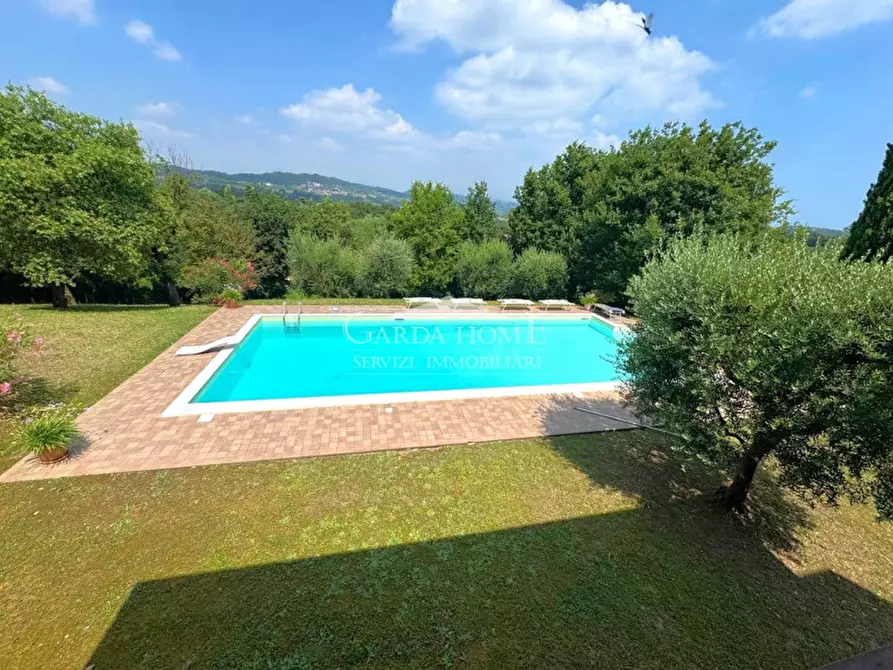 Immagine 30 di Villa in vendita  in Viale Guglielmo Marconi a Desenzano Del Garda