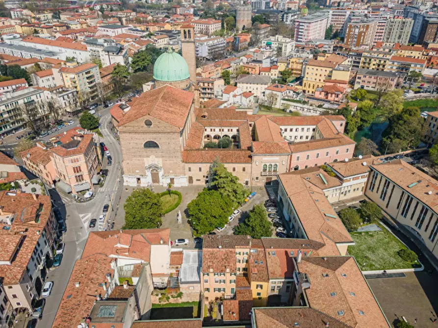Immagine 2 di Appartamento in vendita  in piazza petrarca 6 a Padova