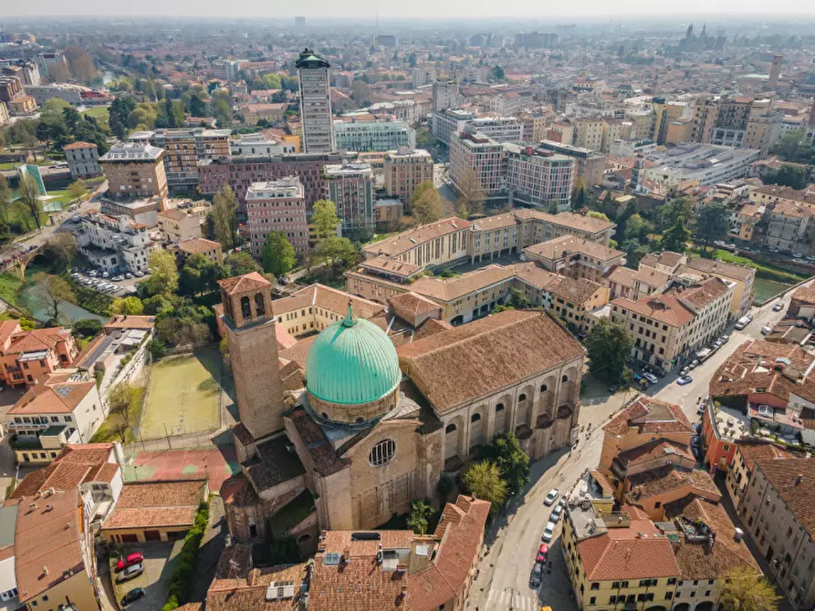 Immagine 25 di Appartamento in vendita  in piazza petrarca 6 a Padova