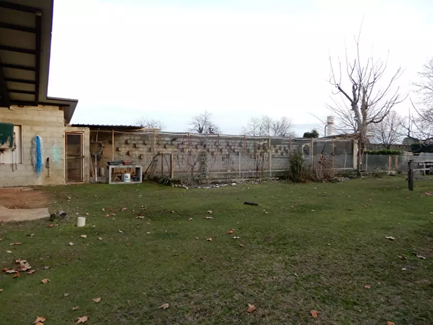 Immagine 3 di Magazzino in vendita  in Via Montello a Altivole