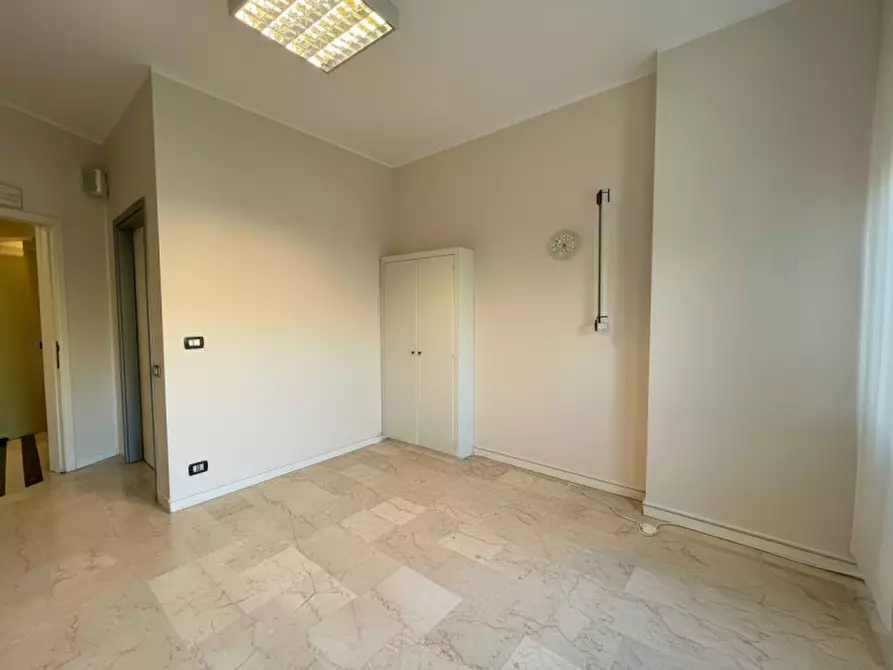 Immagine 8 di Ufficio in vendita  in Piazzale Gabrio Maria Nava 9 a Brescia