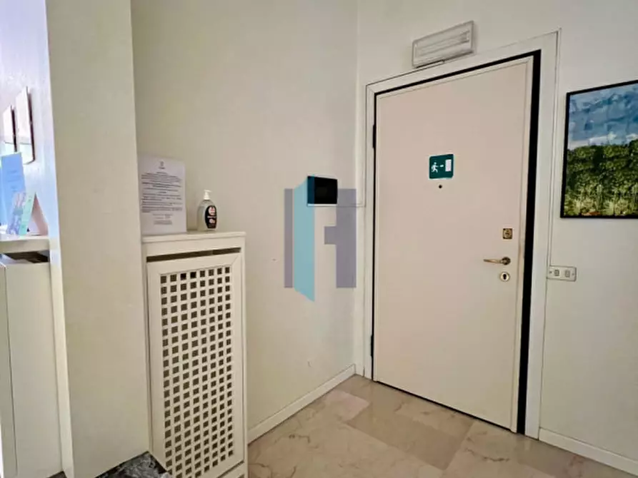 Immagine 15 di Ufficio in vendita  in Piazzale Gabrio Maria Nava 9 a Brescia