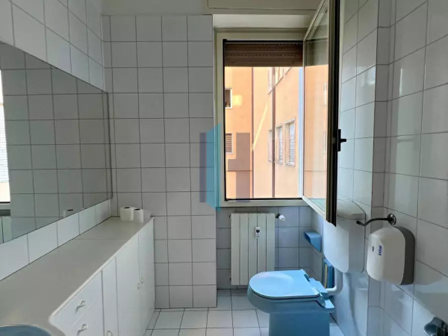 Immagine 25 di Ufficio in vendita  in Piazzale Gabrio Maria Nava 9 a Brescia