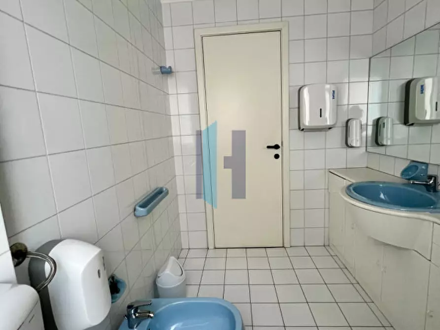 Immagine 27 di Ufficio in vendita  in Piazzale Gabrio Maria Nava 9 a Brescia