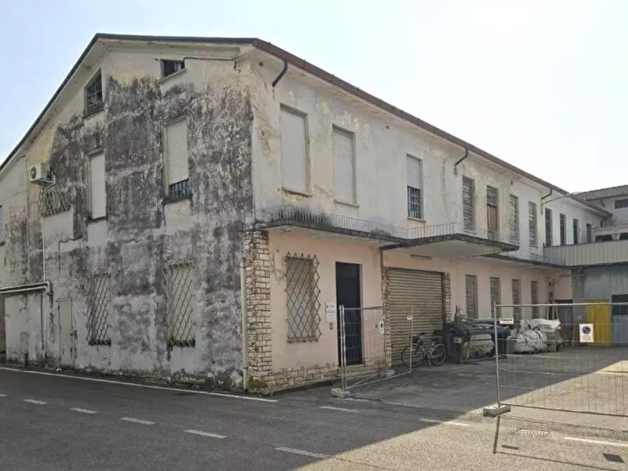 Immagine 1 di Capannone industriale in vendita  in Via Padre Girolamo Apolloni, 36010 Carrè VI, Italia a Carrè