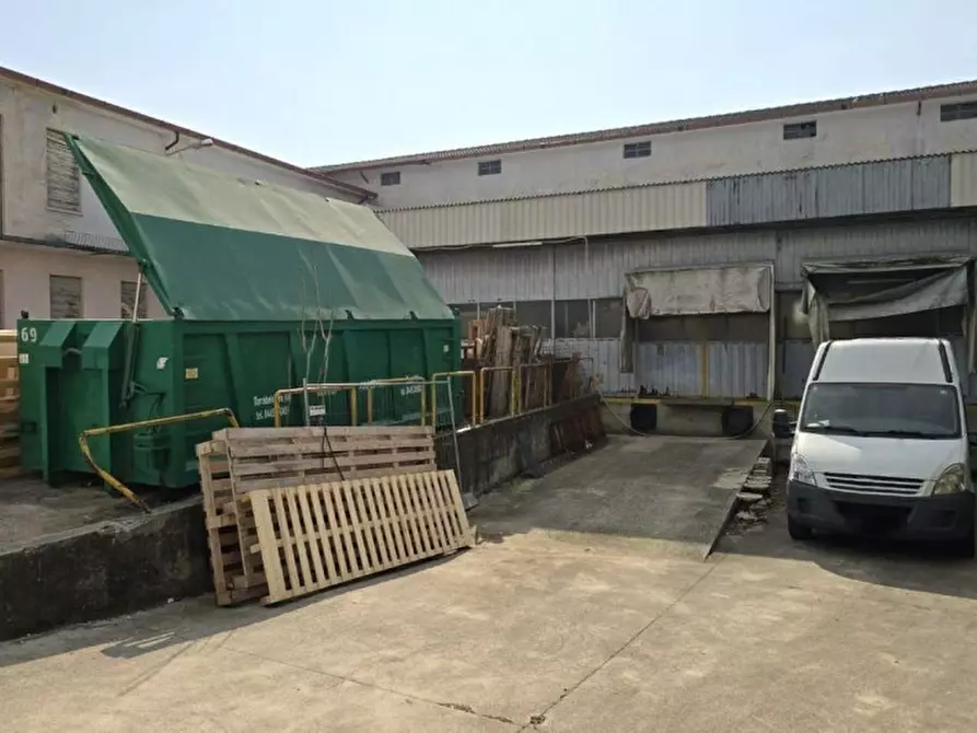 Immagine 2 di Capannone industriale in vendita  in Via Padre Girolamo Apolloni, 36010 Carrè VI, Italia a Carrè