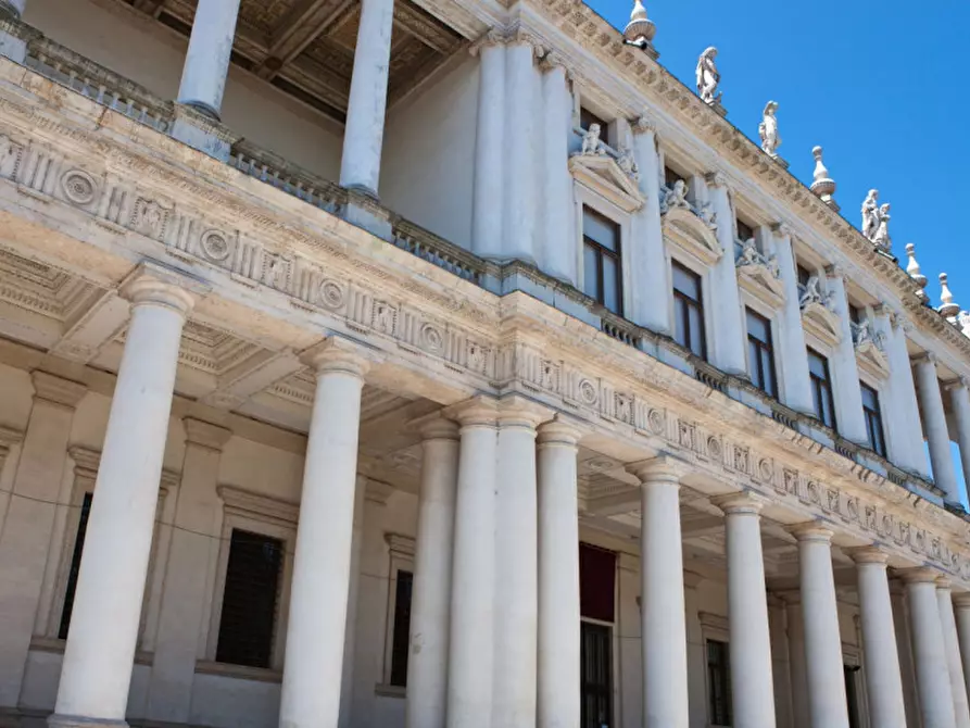 Immagine 14 di Ufficio in affitto  in Piazza delle Poste a Vicenza