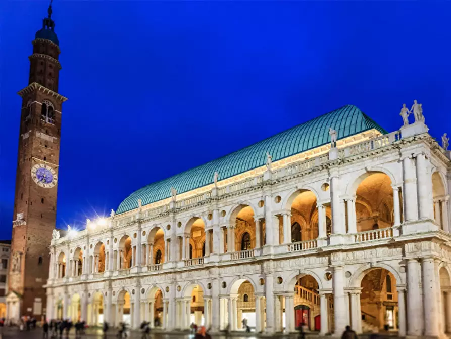Immagine 18 di Ufficio in affitto  in Piazza delle Poste a Vicenza