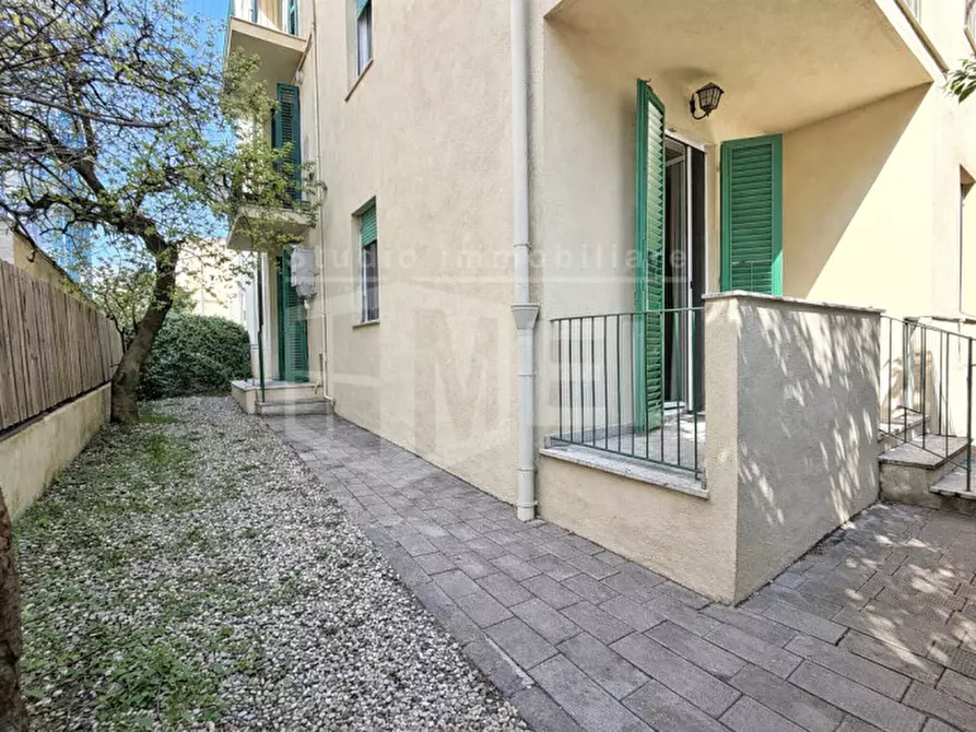 Immagine 2 di Appartamento in vendita  in VIA TEMISTOCLE GUERRAZZI a Livorno