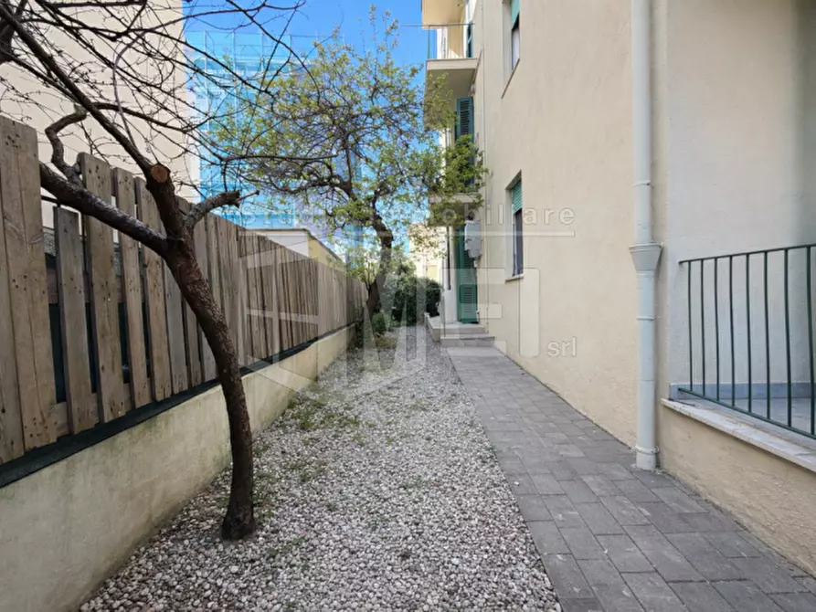 Immagine 21 di Appartamento in vendita  in VIA TEMISTOCLE GUERRAZZI a Livorno