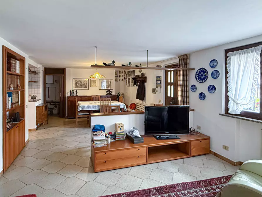 Immagine 1 di Villa in vendita  a Casorate Primo