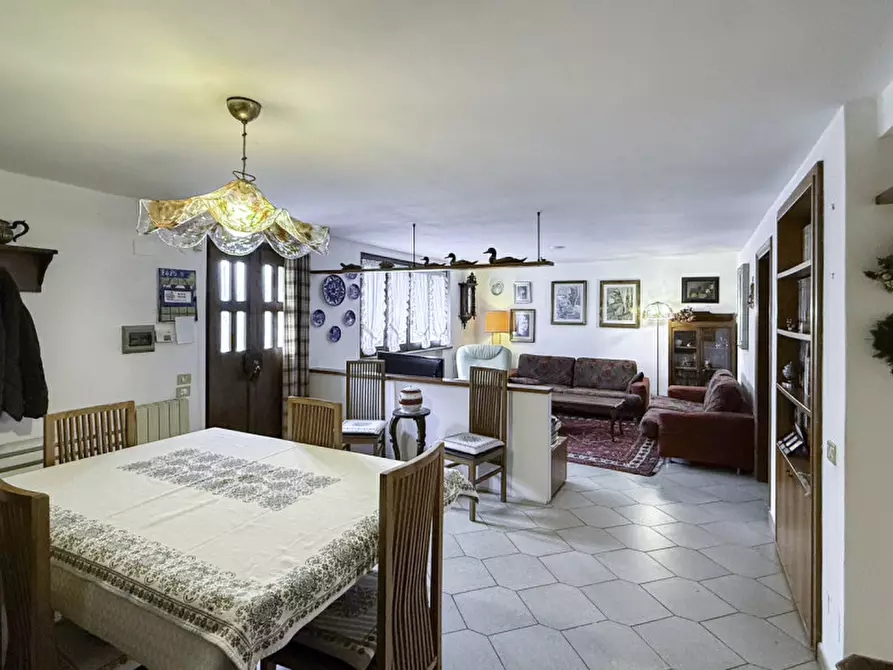 Immagine 4 di Villa in vendita  a Casorate Primo