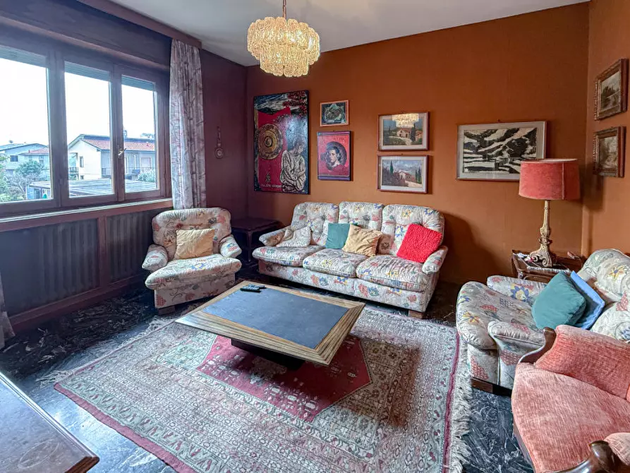 Immagine 15 di Villa in vendita  a Casorate Primo