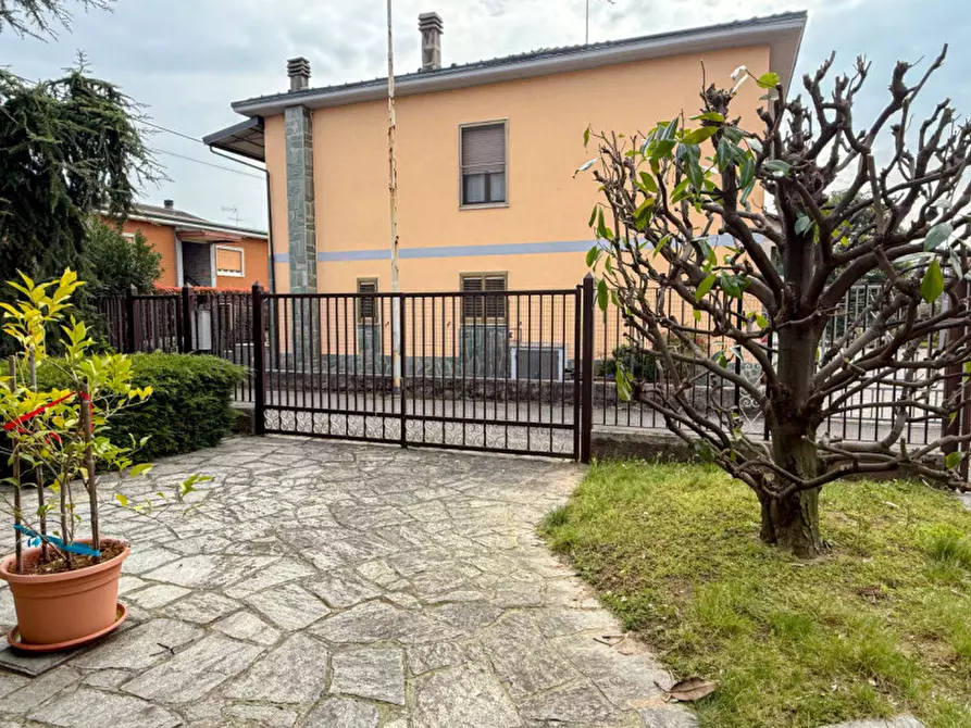 Immagine 25 di Villa in vendita  a Casorate Primo