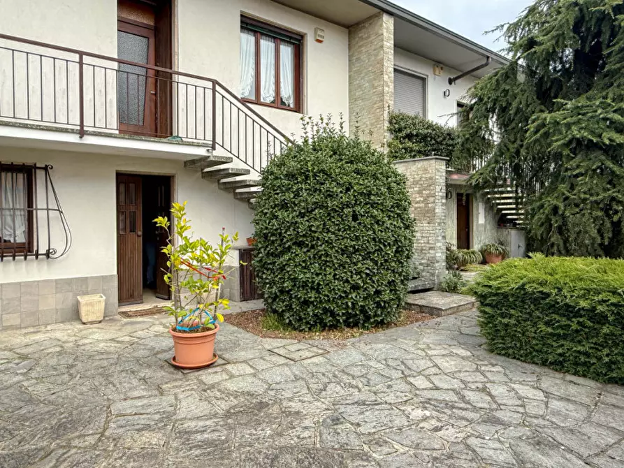 Immagine 26 di Villa in vendita  a Casorate Primo