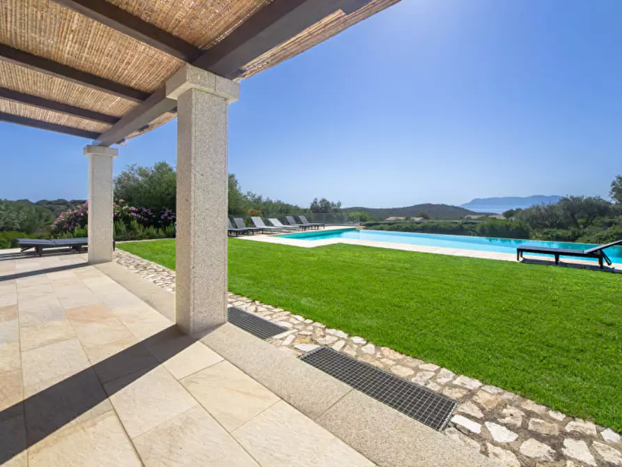 Immagine 2 di Villa in vendita  a Golfo Aranci