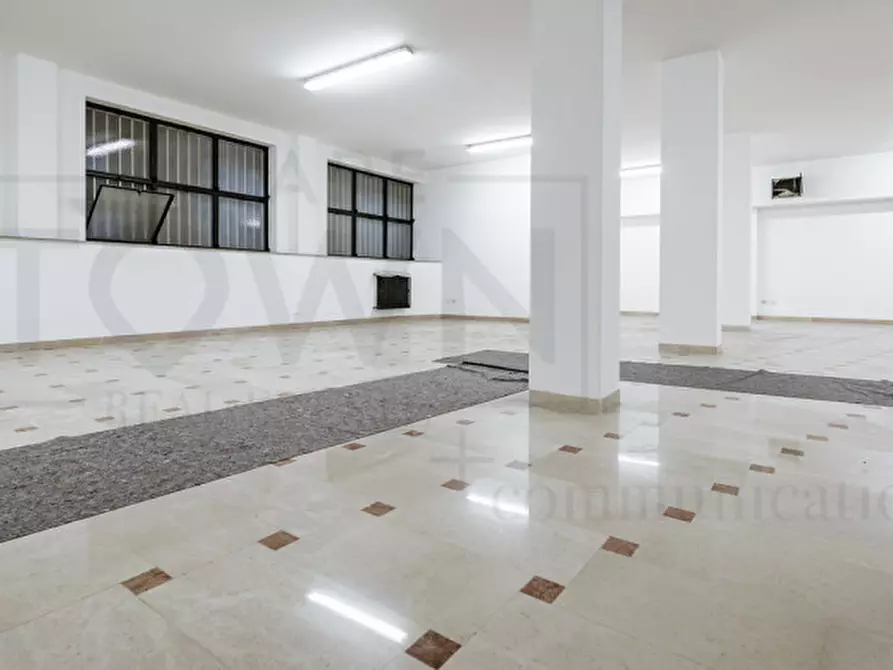 Immagine 1 di Negozio in vendita  in Via Ponte Seveso 40 a Milano