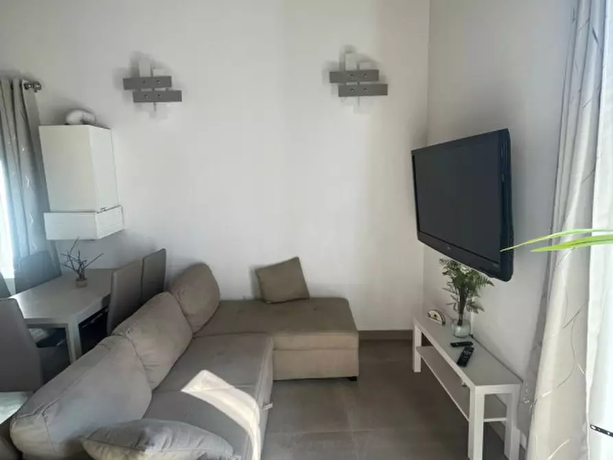 Immagine 4 di Appartamento in affitto  in via trinitá degli spagnoli 12 a Napoli