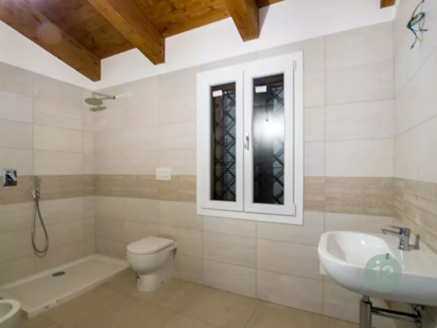 Immagine 31 di Villa in vendita  in Stradello Masetti 141 a Modena