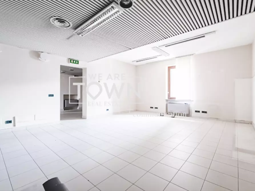 Immagine 19 di Negozio in affitto  in Via Mantova 137 a Cremona