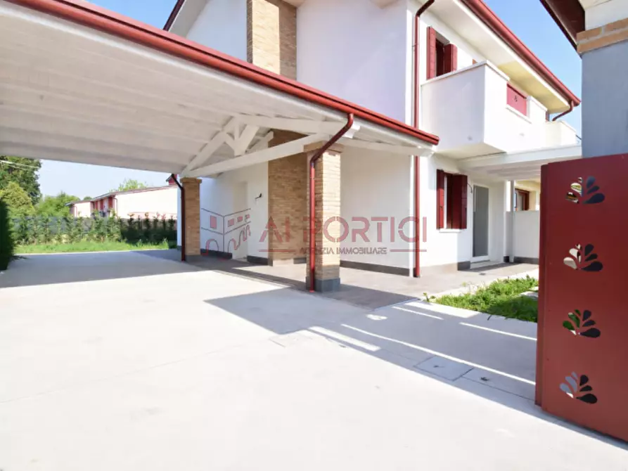 Immagine 1 di Casa trifamiliare in vendita  in via delle saline a Codevigo