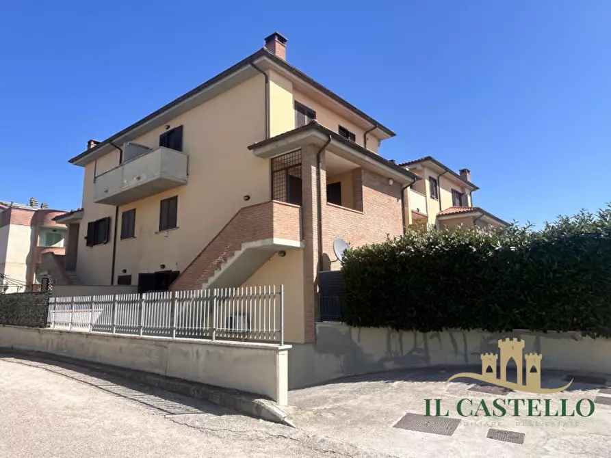 Immagine 2 di Appartamento in vendita  in Via Vittorio Formentano a Castiglione Del Lago