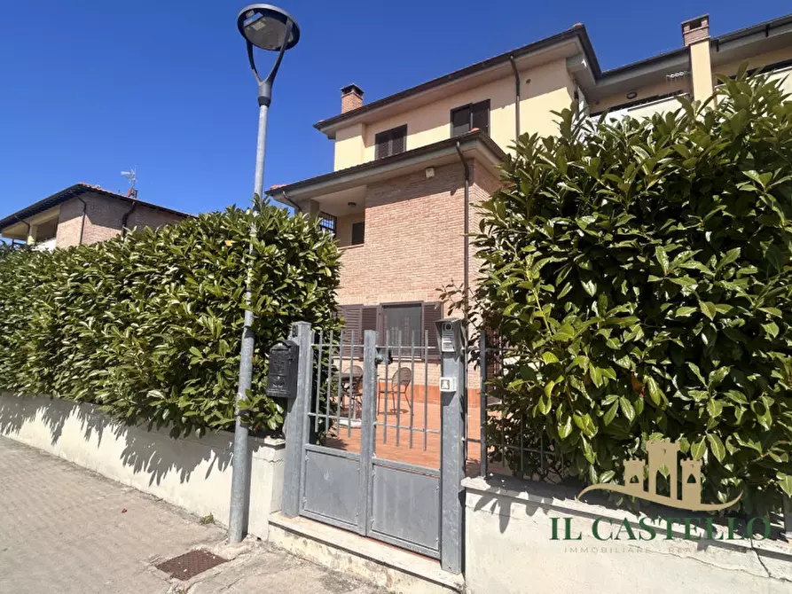 Immagine 19 di Appartamento in vendita  in Via Vittorio Formentano a Castiglione Del Lago