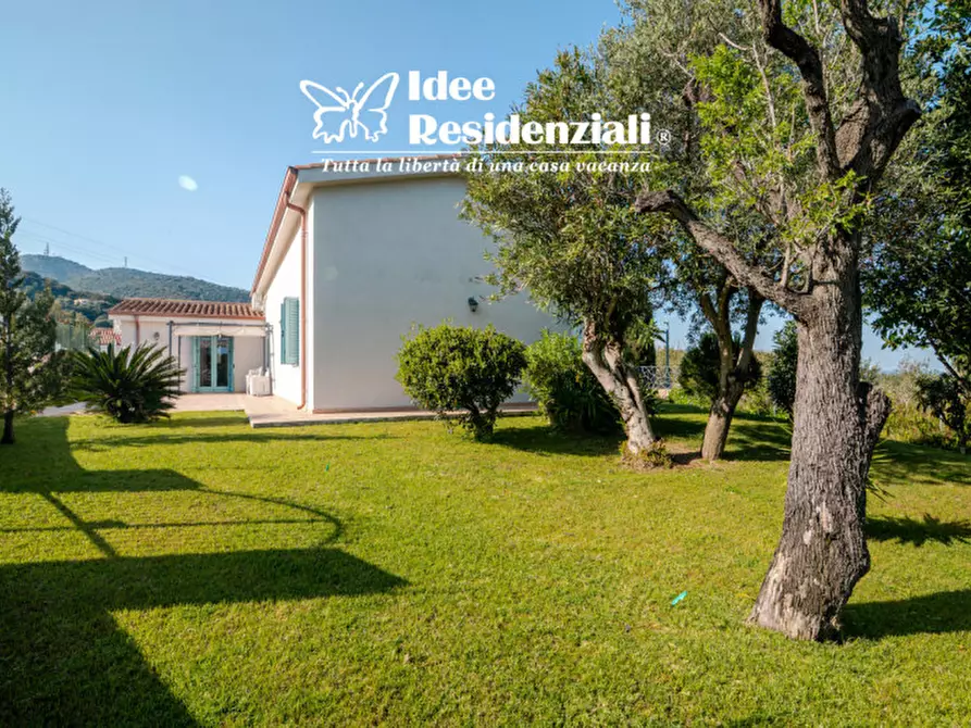 Immagine 1 di Villa in vendita  a Olbia