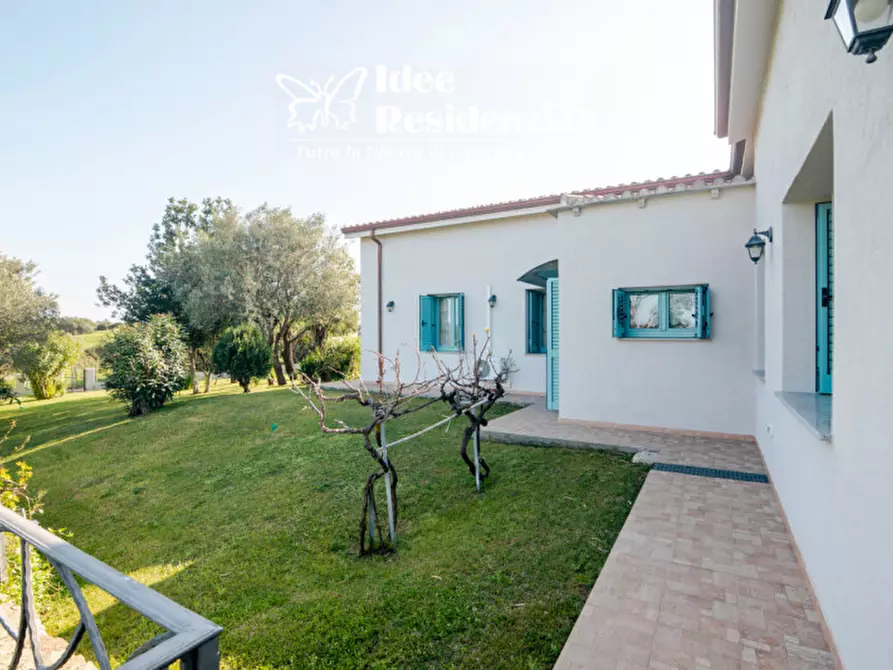 Immagine 2 di Villa in vendita  a Olbia