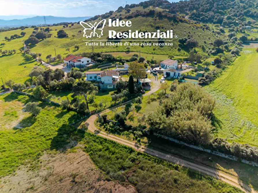 Immagine 3 di Villa in vendita  a Olbia