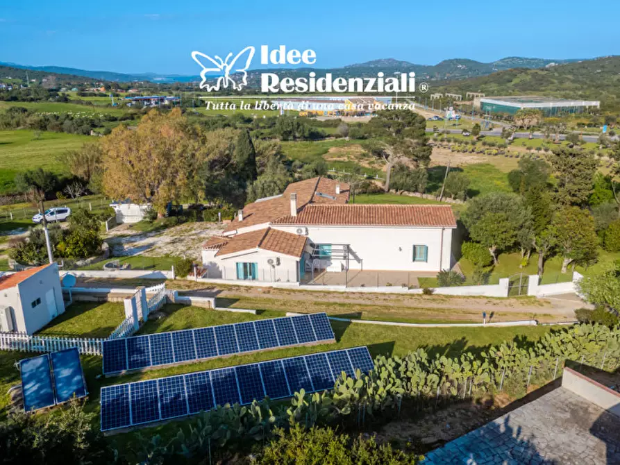 Immagine 8 di Villa in vendita  a Olbia